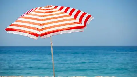 plaza parasol shutterstock_308195222