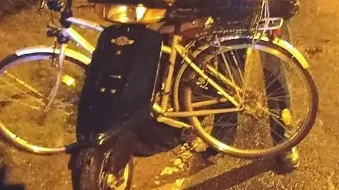 Na "podwójnym gazie" wiózł rower na skuterze 