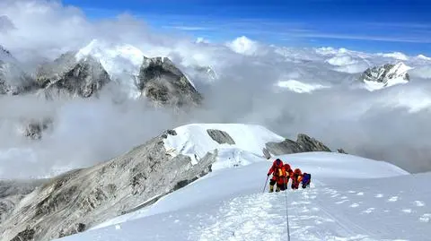Na Mount Everest tylko z nadajnikiem GPS. Nowe wytyczne ministerstwa
