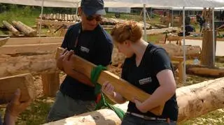 Prace przy rekonstrukcji dachu