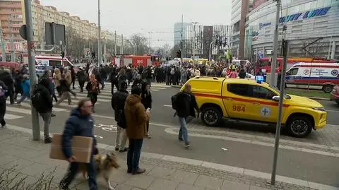 Samochód wjechał w pieszych na placu Rodła w Szczecin