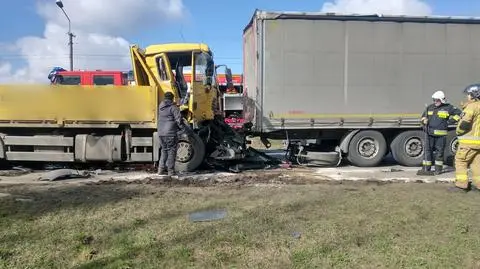 Zderzyły się ciężarówki. Dwie osoby ranne