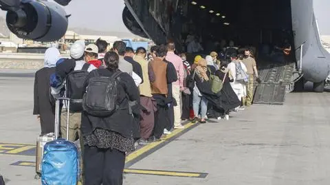 Tysiące ludzi już bezpiecznych, tysiące czekają. Ile osób ewakuowały z Kabulu poszczególne kraje