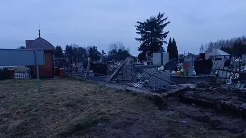Kierowca stracił panowanie i wjechał w cmentarz