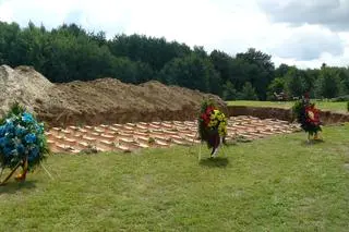 Pogrzeb niemieckich żołnierzy w Glinnej w 2008 roku