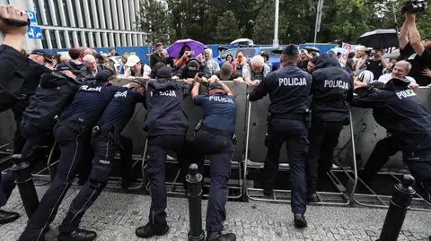 Manifestacja organizacji Obywatele RP przed Sejmem