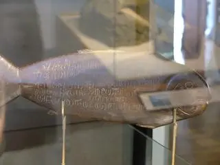 Jedna z tabliczek zapisanych pismem rongorongo