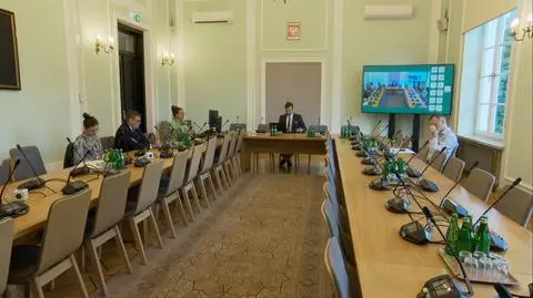 Co osiem lat rządów PiS przyniosło polskim aptekom? Oglądaj posiedzenie zespołów parlamentarnych