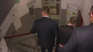 Kierowca Macierewicza przesłuchany. Adwokat odsyła dziennikarzy do prokuratury