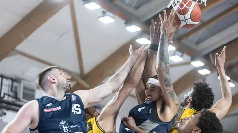 Dziki nie przestają zaskakiwać. Historyczny awans i derby o finał