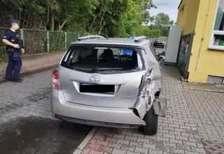 Wjechał ciężarówką w auto, a potem w radiowóz 