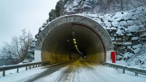 Lofoten Norwegia - Sergey Demo SVDPhoto shutterstock_2497575209