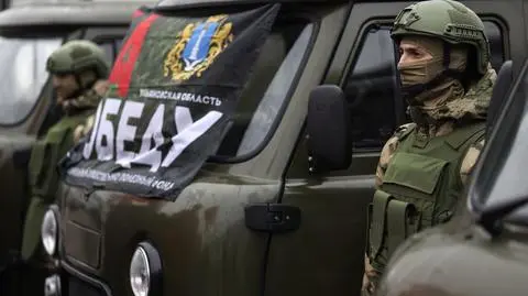 Rosyjscy żołnierze podczas wysyłania konwoju dla armii rosyjskiej i mieszkańców obwodów kurskiego, donieckiego i ługańskiego 