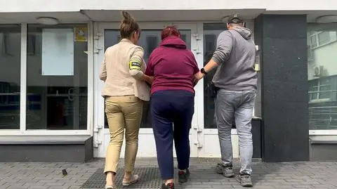 Podbijała dowody rejestracyjne, ale nie przeprowadzała badania samochodu