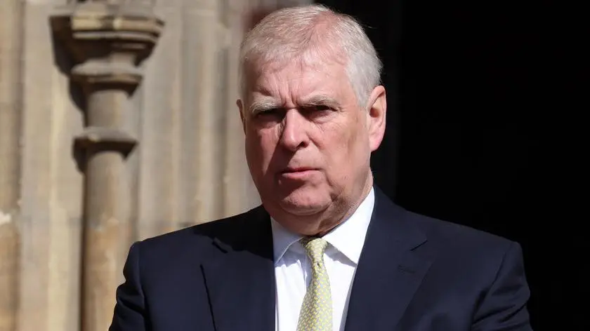 Książę Andrzej zrzeka się tytułów królewskich