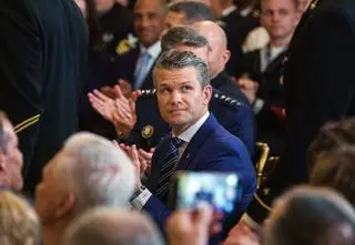 Wraca sprawa afery z czatem na Signalu. Szef Pentagonu tajne plany miał wysłać też na drugą grupę