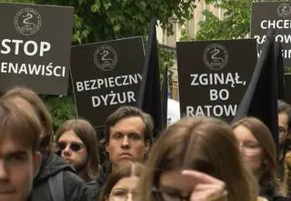 Medycy w marszu milczenia przeciwko przemocy