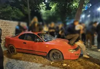 Zniszczyli auto w czasie juwenaliów. To miała być "dobra zabawa"