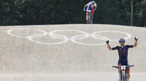 Przetrwał przebitą oponę i ogromną stratę