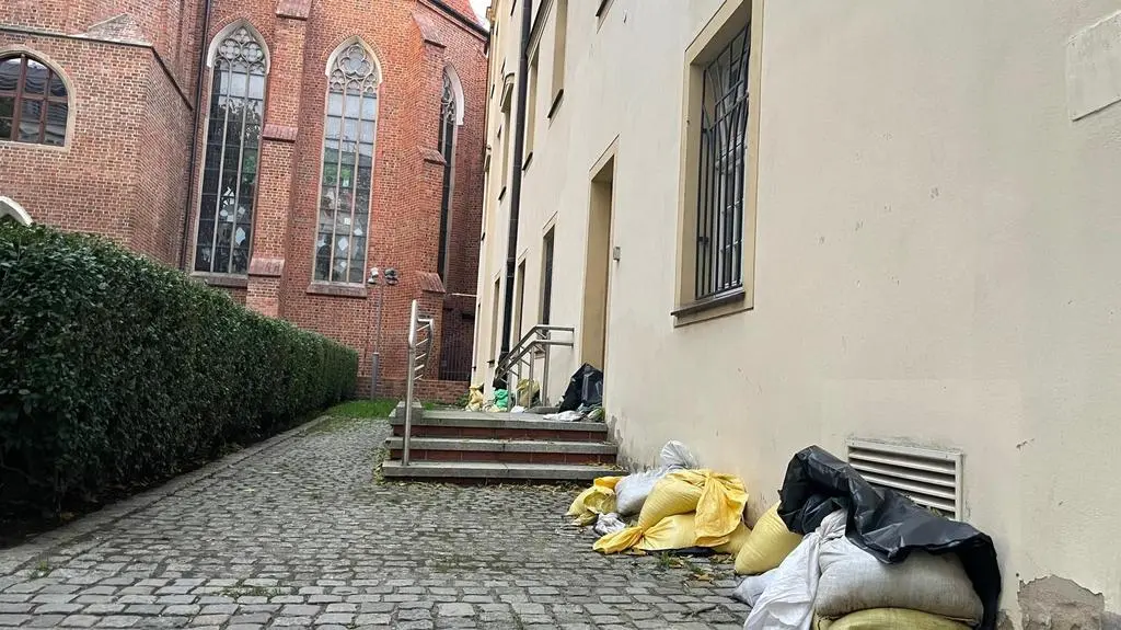 Worki z piaskiem do usunięcia