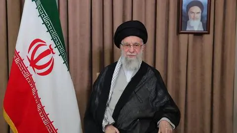 Ajatollah Ali Chamenei podczas telewizyjnego wystąpienia 13 czerwca