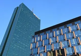 Wyburzą jeden z najbardziej znanych wieżowców w Warszawie