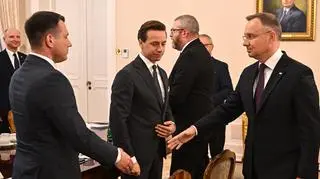 Sławomir Mentzen, Krzystof Bosak, Grzegorz Braun i prezydent Andrzej Duda. Spotkanie w pałacu prezydenckim w październiku 2023 roku