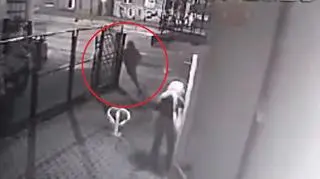 Napastnik po kilkunastu sekundach uciekł