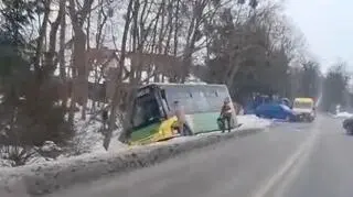 Autobus miejski w rowie, są poszkodowani