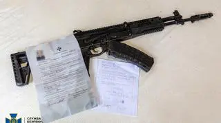 Broń, którą rosyjscy agencji przekazali zwerbowanemu mężczyźnie