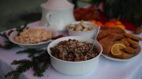 Kraków, 21.12.2025. 29. wigilia dla osób bezdomnych i potrzebujących na Rynku Głównym w Krakowie