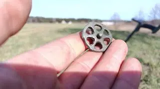 Na polu znaleźli rzymskie monety i amulet w kształcie fallusa