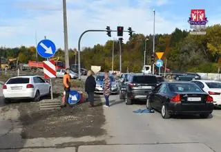 Świadkowie zatrzymali sprawcę kolizji. Spodnie miał w rękach, narkotyki w aucie