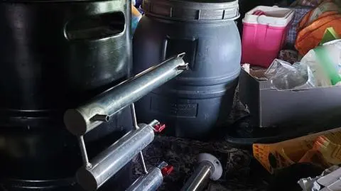 Znaleźli nielegalny alkohol 