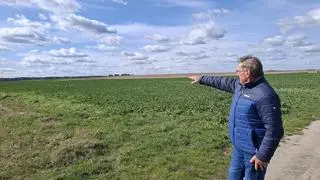 Ruda Kościelna. Były radny Ćmielowa Jerzy Sykała pokazuje, gdzie inwestor chciałby wybudować nową kopalnię