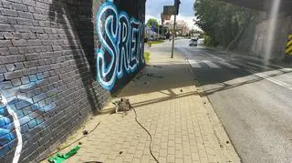 38-latek uderzył w wiadukt
