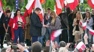 Autorka książki podpisała egzemplarz na scenie