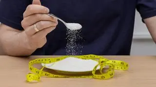 Miał pomagać, a zwiększa ryzyko udaru? To badanie jest ostrzeżeniem przed popularnym słodzikiem