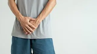 Krwiomocz to sygnał alarmowy, a nie efekt “po zjedzeniu buraczków”