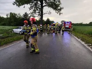 Kierowca wjechał grupę pięciu nastoletnich rowerzystów w gminie Końskie