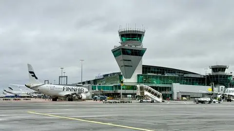 Niespodziewany protest pracowników lotnisk zmusił tysiące pasażerów do zmiany planów
