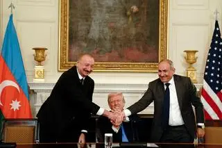 Prezydent Azerbejdżanu Ilhan Alijew i premier Armenii Nikol Paszynian podpisali w obecności Donalda Trumpa deklarację pokojową