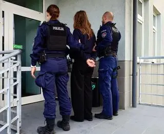 Kobieta została doprowadzona na przesłuchanie