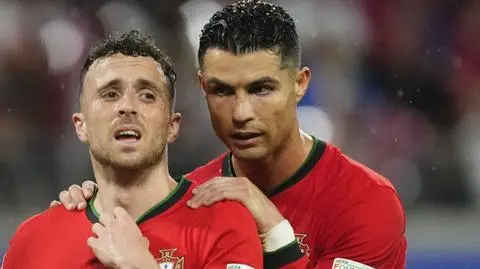 "Absurdalnie haniebne". Siostra broni Ronaldo, który nie pojawił się na pogrzebie kolegi z kadry