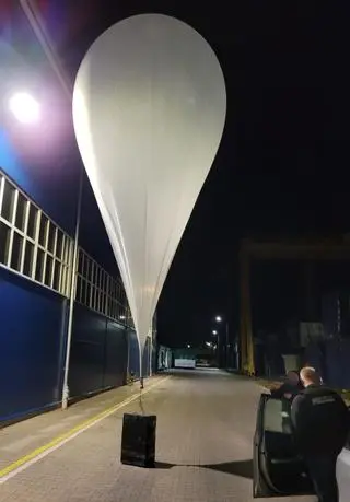 Balon z pakunkiem, w którym znajdowały się papierosy  - tym razem w Bielsku Podlaskim (27.09.2025r.) 
