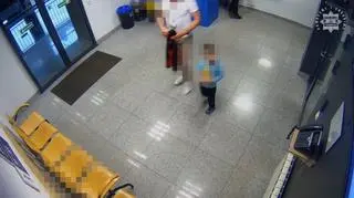 Policjanci pomogli dziecku, które zakrztusiło się lizakiem