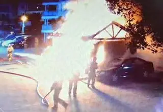 Podłożył ogień. Potem "wrócił i chciał pomagać w akcji"