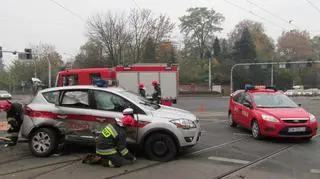 W auto oficera operacyjnego wjechała osobówka