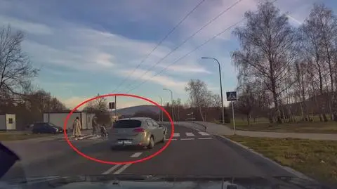 Kadr z nagrania pirata drogowego Kętach (woj. małopolskie)