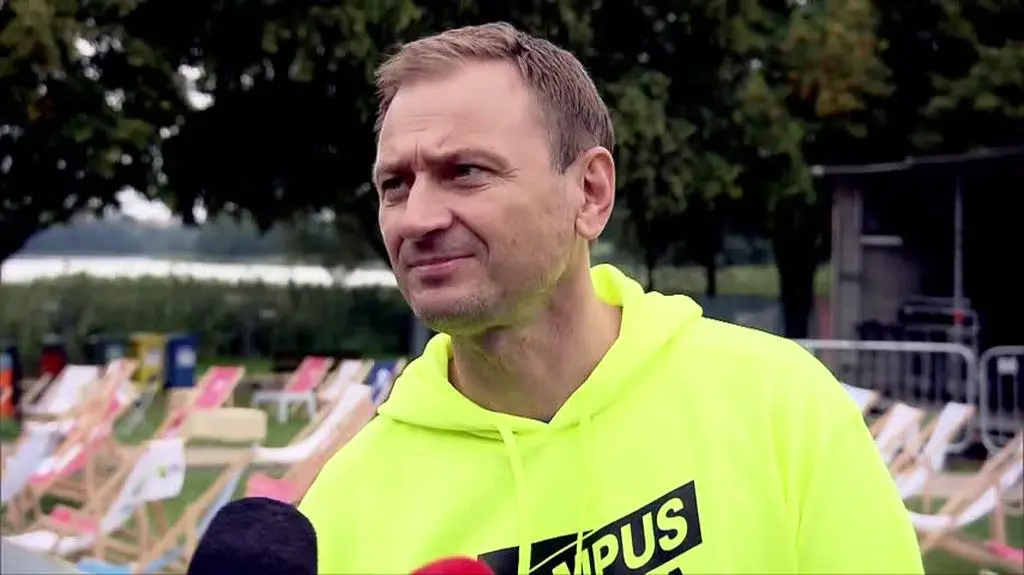 Sławomir Nitras wyjaśnia swoje słowa o "opiłowaniu" katolików z "pewnych przywilejów"